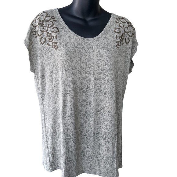 🌸6/$20🌸 Embroidered Shortsleeve T-Shirt - Picture 2 of 7